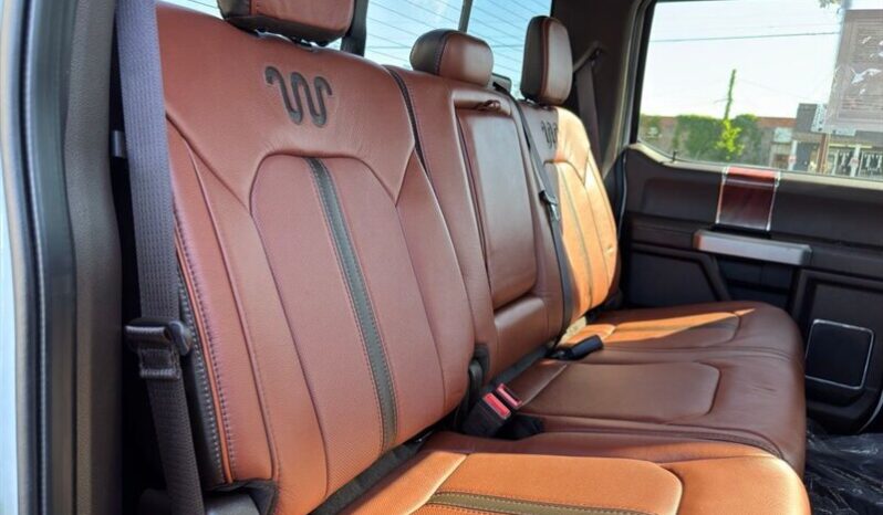 
								2022 Ford F-450 Super Duty King Ranch DRW full									