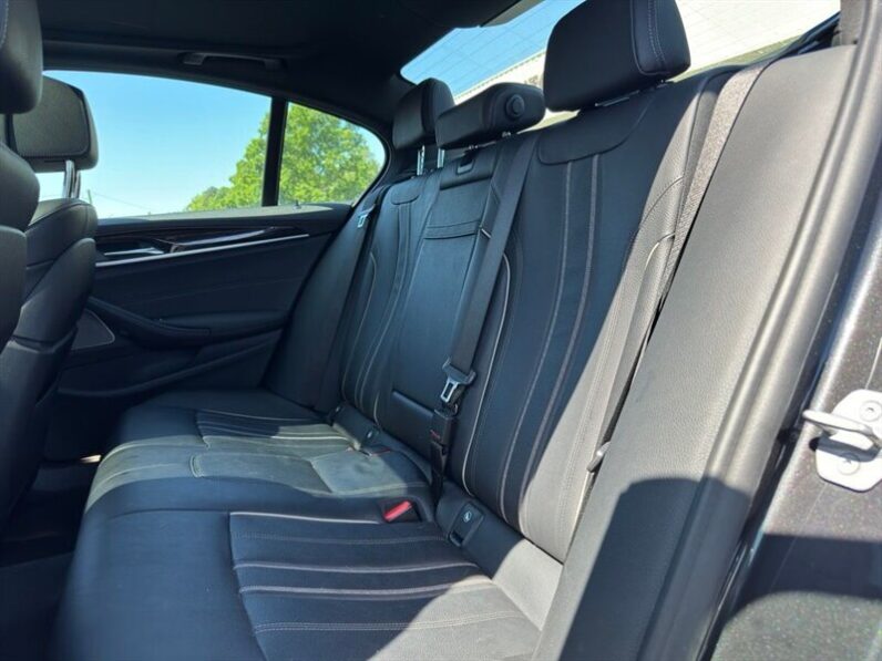 
								2021 BMW 5 Series M550i xDrive full									