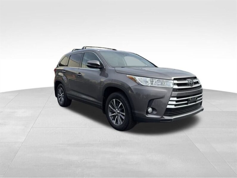 
								2017 Toyota Highlander XLE full									