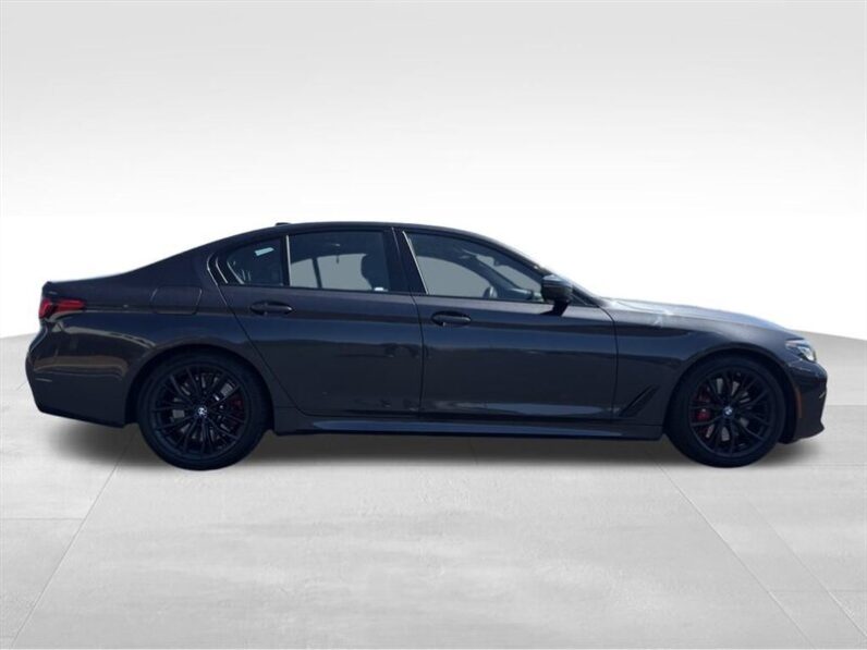 
								2021 BMW 5 Series M550i xDrive full									