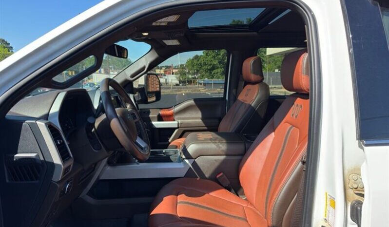 
								2022 Ford F-450 Super Duty King Ranch DRW full									