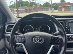 
										2017 Toyota Highlander XLE full									