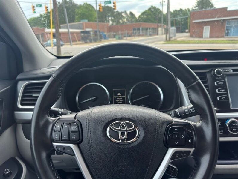 
								2017 Toyota Highlander XLE full									