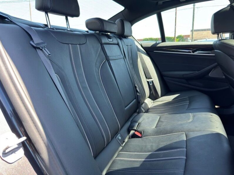 
								2021 BMW 5 Series M550i xDrive full									
