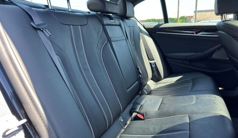 
								2021 BMW 5 Series M550i xDrive full									