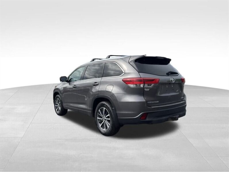 
								2017 Toyota Highlander XLE full									