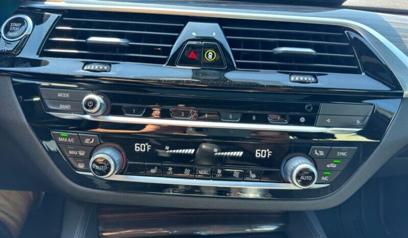 
								2021 BMW 5 Series M550i xDrive full									