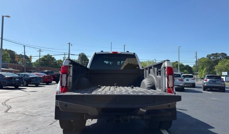 
								2022 Ford F-450 Super Duty King Ranch DRW full									