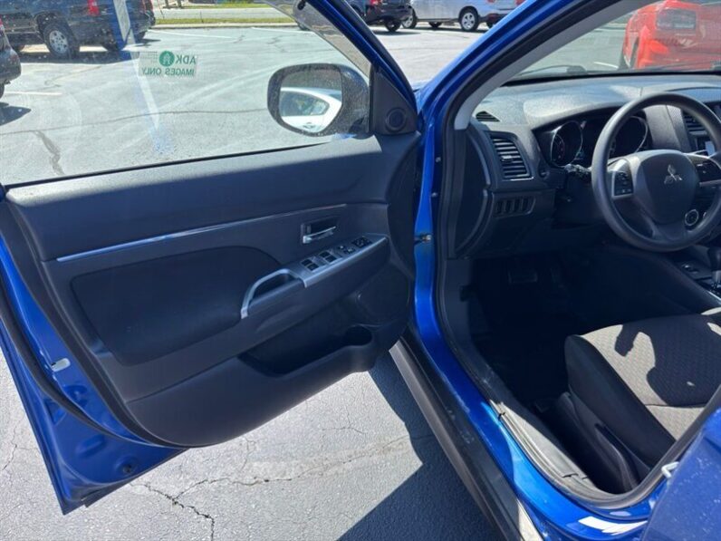 
								2018 Mitsubishi Outlander Sport 2.0 ES full									