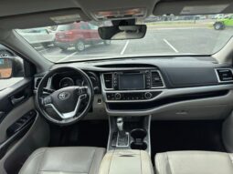 
										2017 Toyota Highlander XLE full									