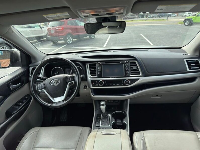 
								2017 Toyota Highlander XLE full									