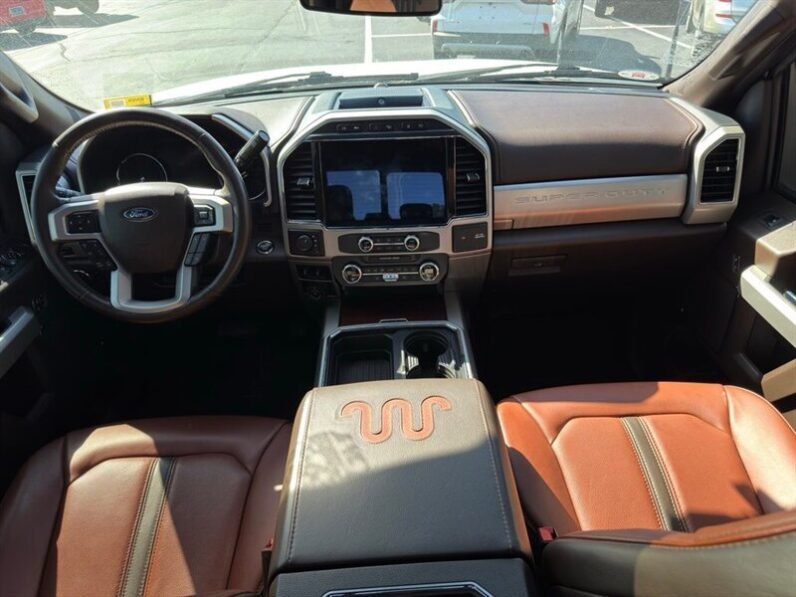 
								2022 Ford F-450 Super Duty King Ranch DRW full									