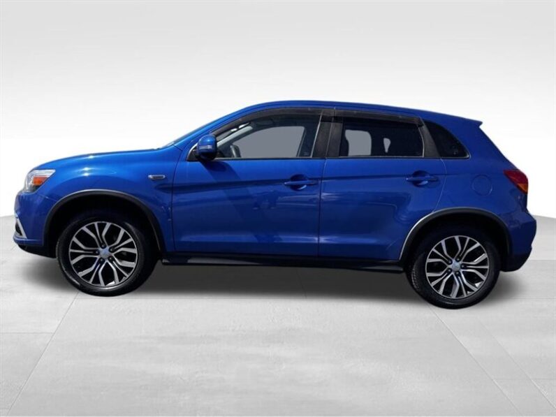
								2018 Mitsubishi Outlander Sport 2.0 ES full									