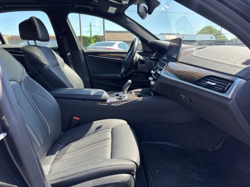 
								2021 BMW 5 Series M550i xDrive full									