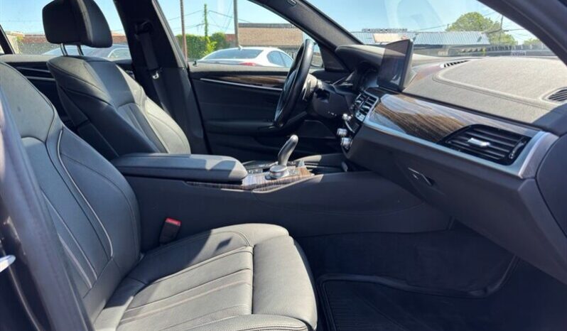
								2021 BMW 5 Series M550i xDrive full									