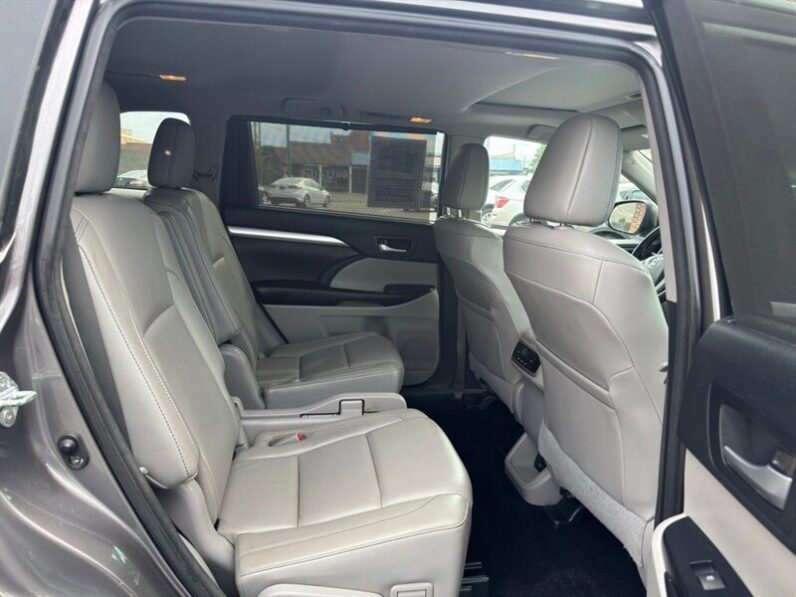 
								2017 Toyota Highlander XLE full									
