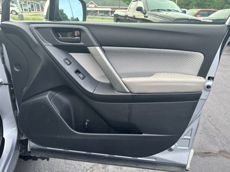 
								2017 Subaru Forester 2.5i Premium full									