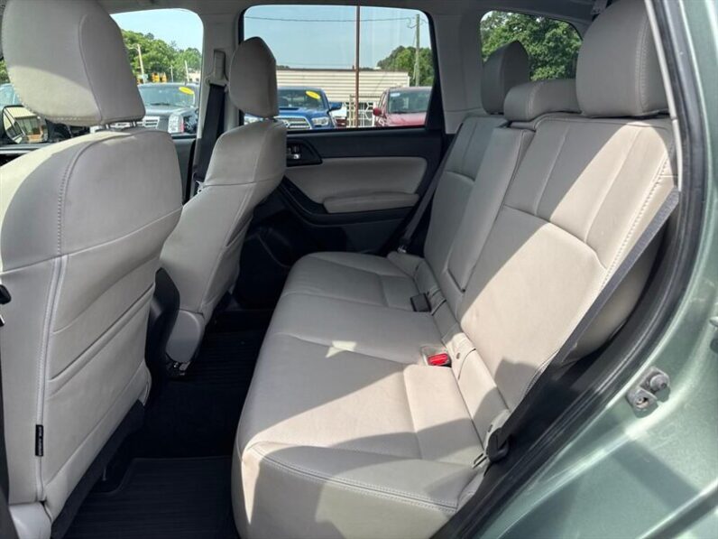 
								2015 Subaru Forester 2.5i Limited full									