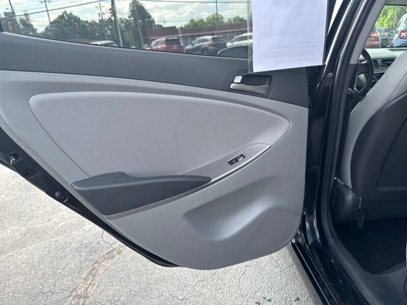
								2017 Hyundai ACCENT SE full									