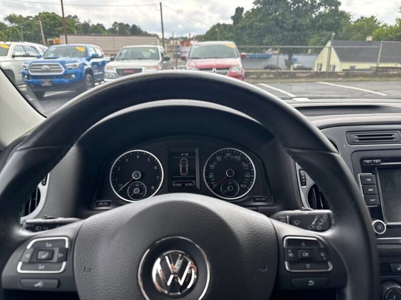 
								2015 Volkswagen Tiguan SE 4Motion full									