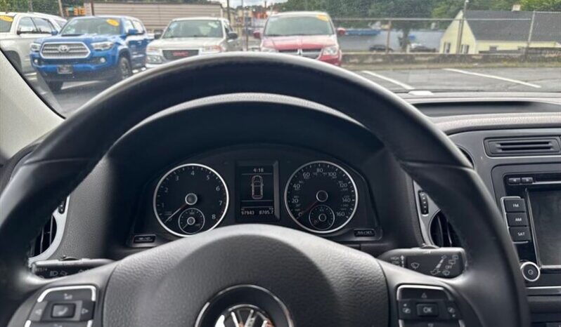 
								2015 Volkswagen Tiguan SE 4Motion full									