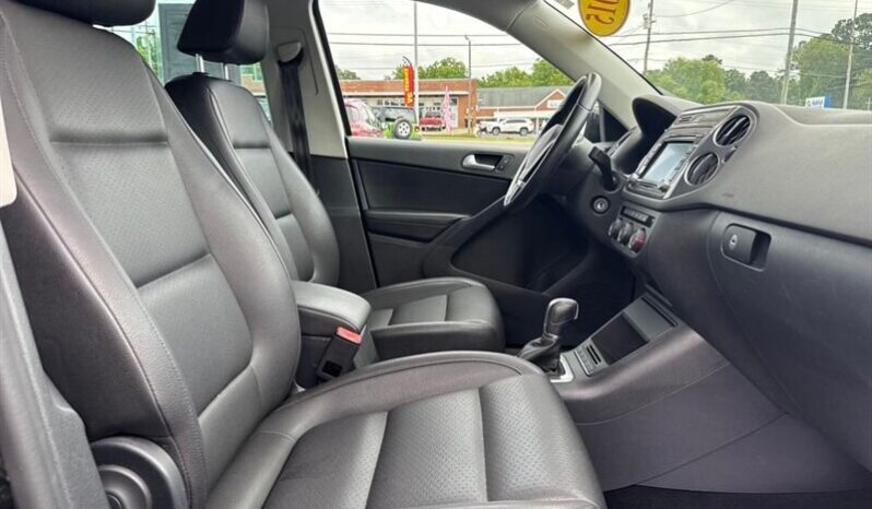 
								2015 Volkswagen Tiguan SE 4Motion full									