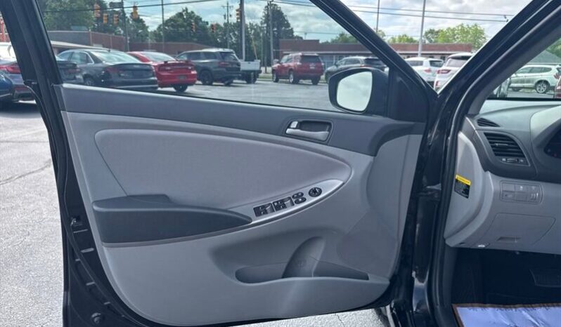 
								2017 Hyundai ACCENT SE full									