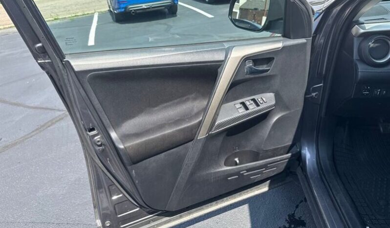 
								2014 Toyota RAV4 XLE full									