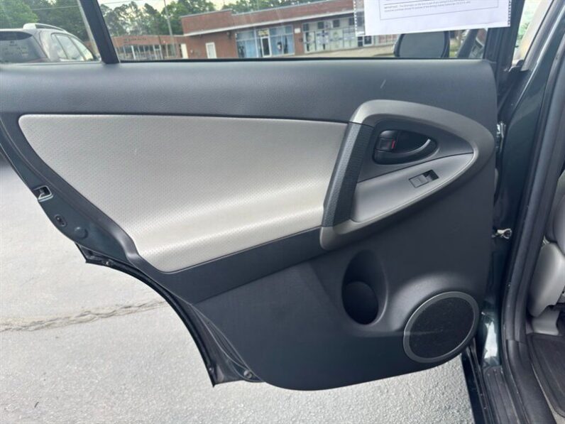
								2011 Toyota RAV4 Limited full									