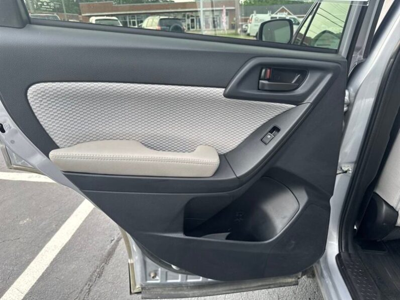 
								2017 Subaru Forester 2.5i Premium full									