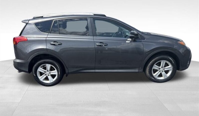 
								2014 Toyota RAV4 XLE full									