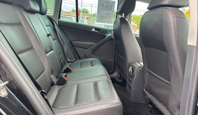 
								2015 Volkswagen Tiguan SE 4Motion full									