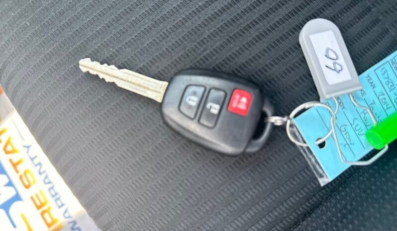 
								2014 Toyota RAV4 XLE full									