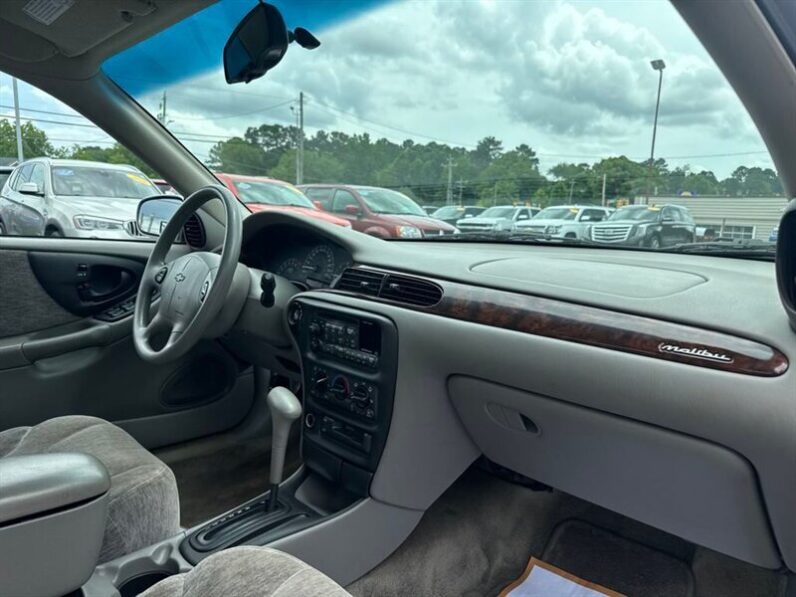 
								2000 Chevrolet Malibu LS full									