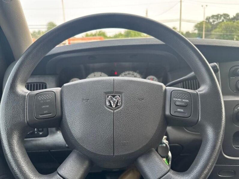 
								2005 Dodge Ram 1500 SLT full									