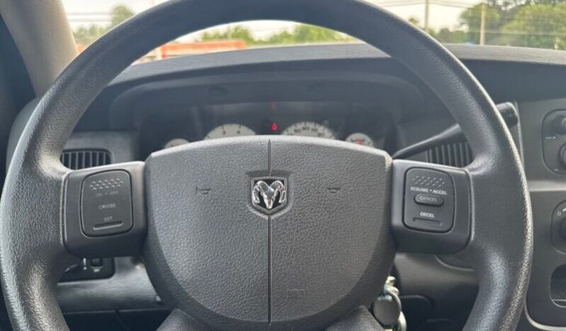 
								2005 Dodge Ram 1500 SLT full									