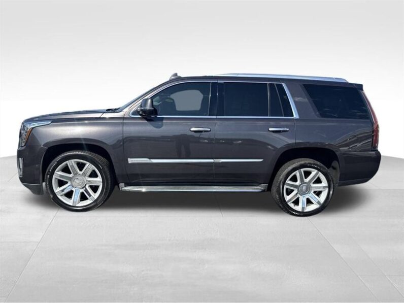 
								2016 Cadillac Escalade Luxury full									