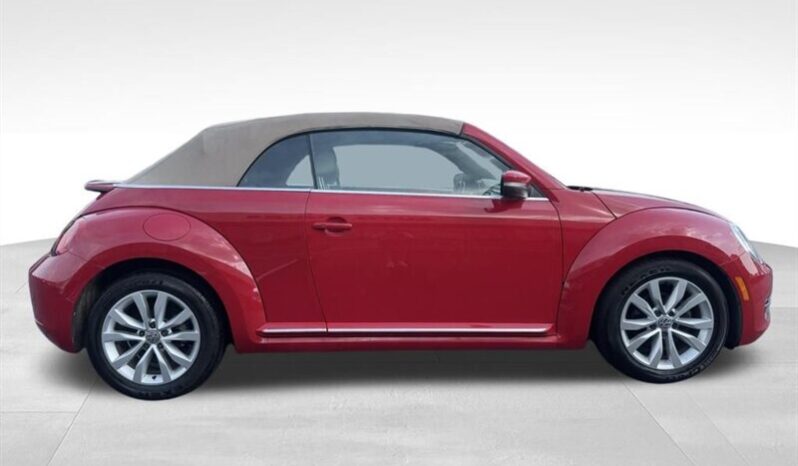 
								2013 Volkswagen Beetle Convertible 2.0 TDI full									