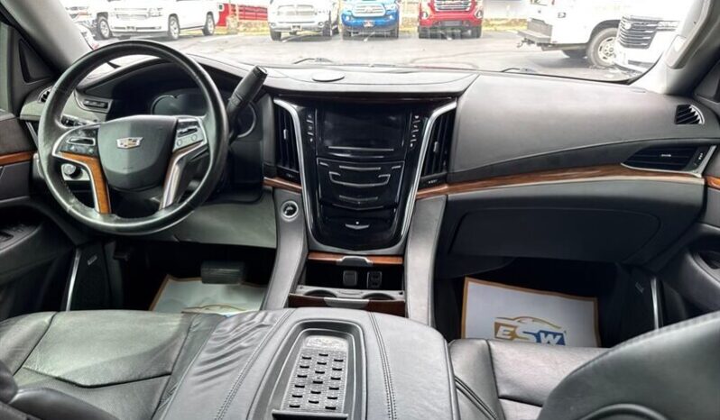 
								2016 Cadillac Escalade Luxury full									