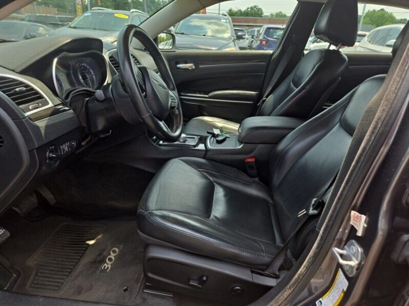 
								2015 Chrysler 300 Limited full									