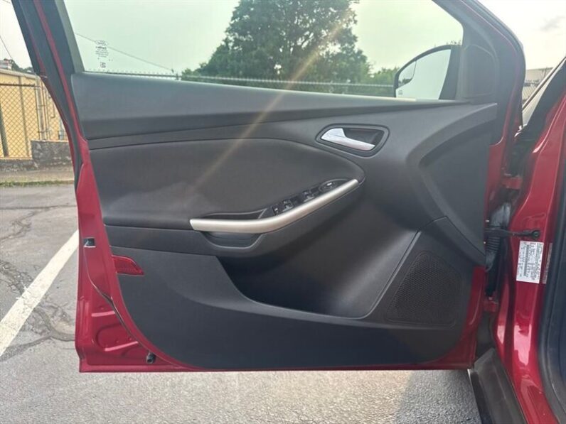
								2012 Ford Focus SEL full									