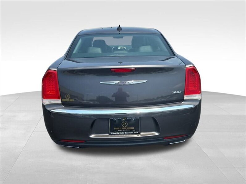 
								2015 Chrysler 300 Limited full									