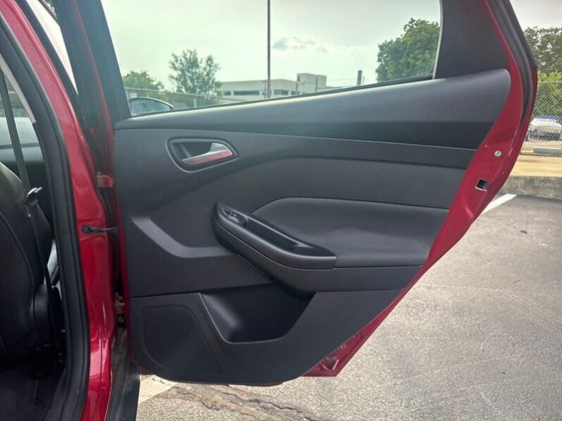 
								2012 Ford Focus SEL full									