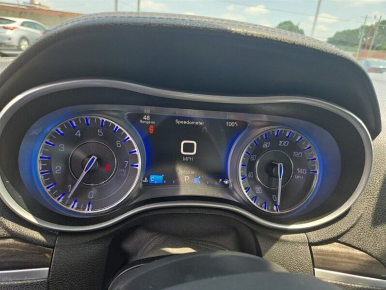 
								2015 Chrysler 300 Limited full									