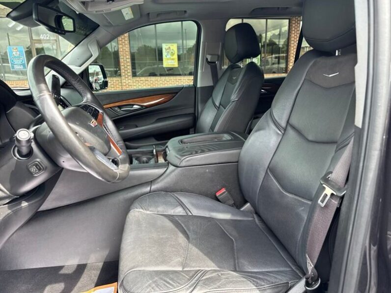 
								2016 Cadillac Escalade Luxury full									