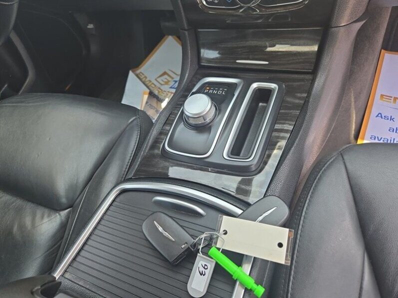 
								2015 Chrysler 300 Limited full									
