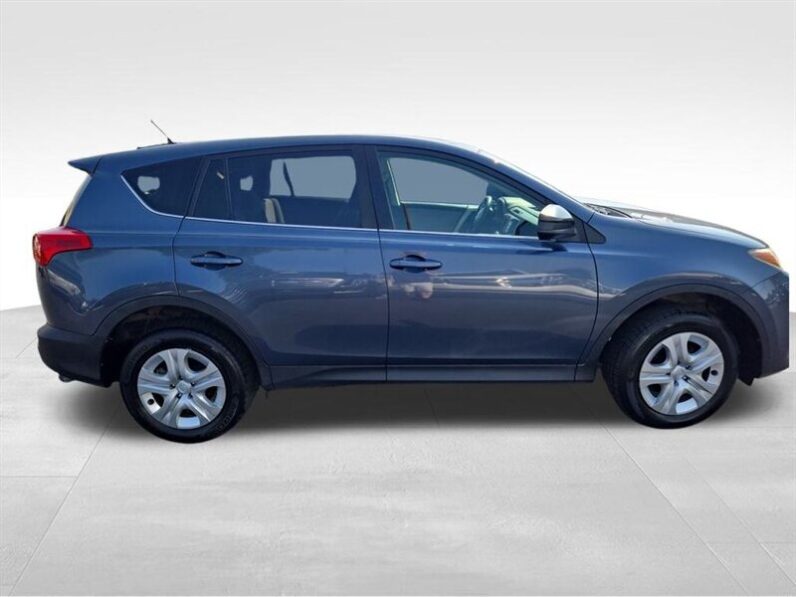 
								2014 Toyota RAV4 LE full									