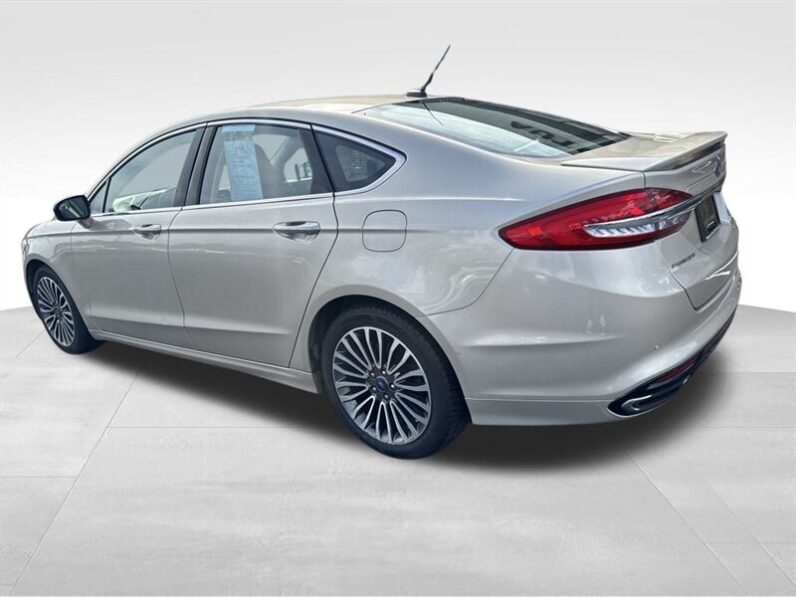 
								2017 Ford Fusion Titanium full									