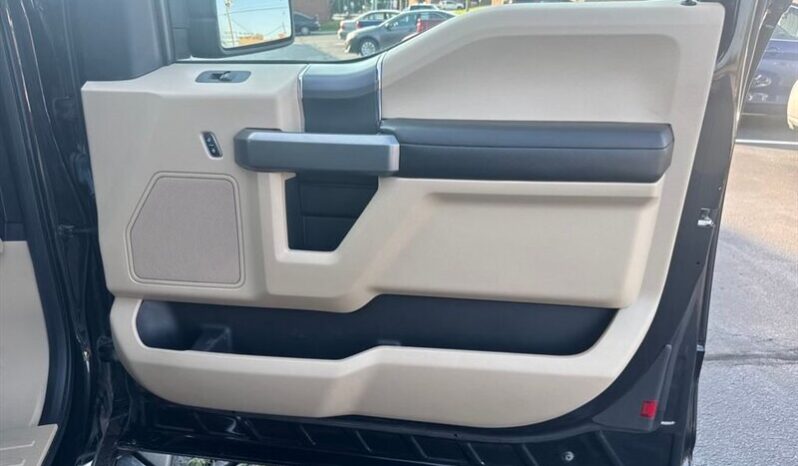 
								2015 Ford F-150 XLT full									