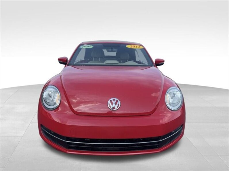 
								2013 Volkswagen Beetle Convertible 2.0 TDI full									